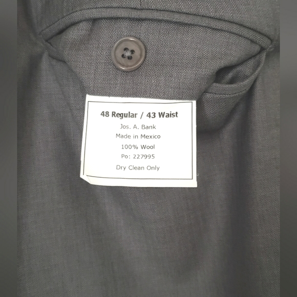 JoS. A. Bank, Signature Gold, 100 % wool suit. New old stock, with original tag. - Picture 8 of 16